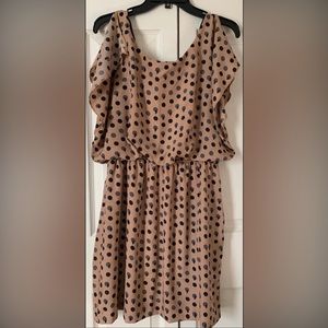 City Triangles Dress | Split Flutter Sleeve Polka Dot Dress, Color: Camel Size L